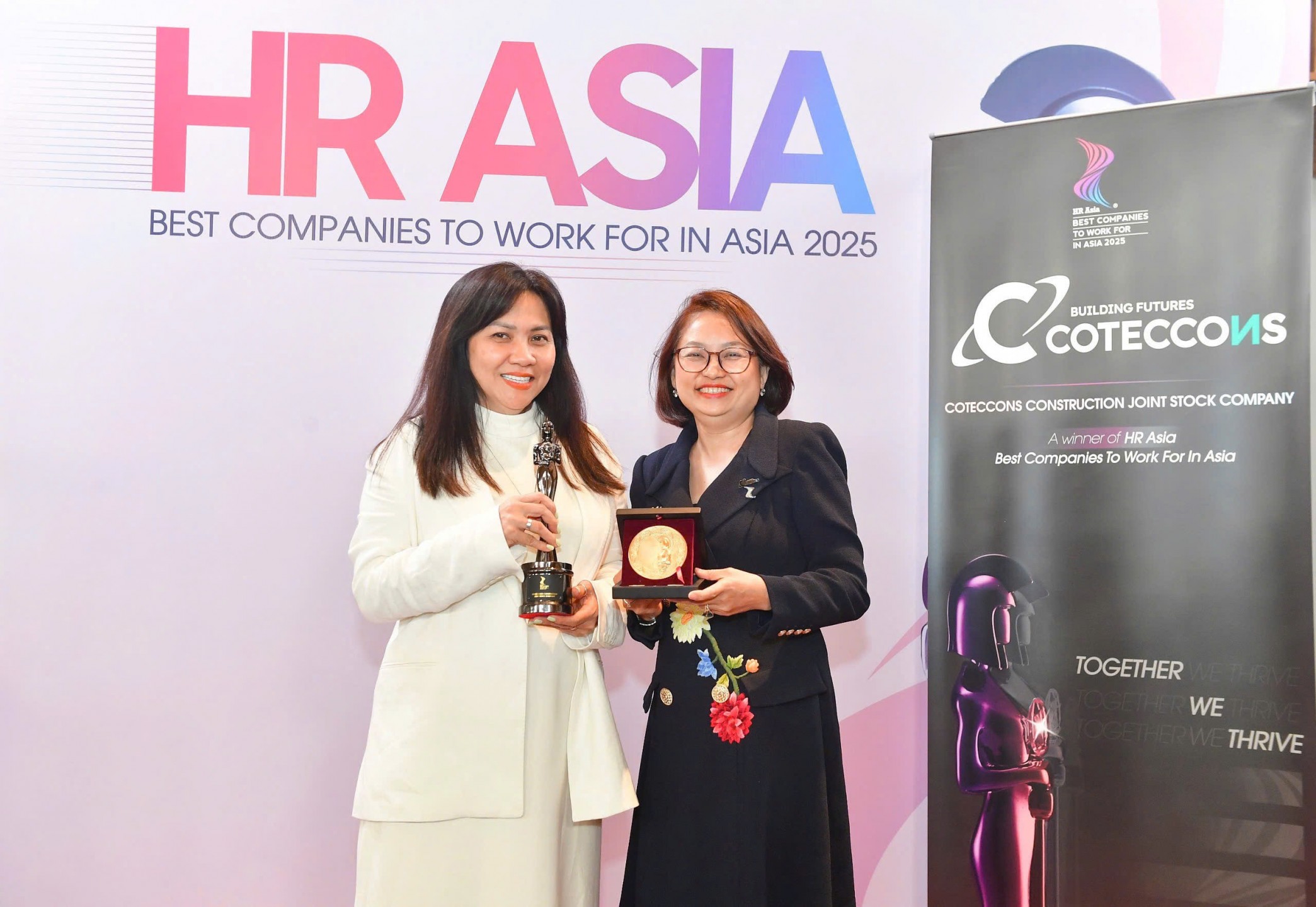 Coteccons nhận ‘cú đúp’ danh hiệu tại HR Asia Awards 2025: “Nơi làm việc tốt nhất châu Á” và “Doanh nghiệp Quan tâm Chăm sóc Nhân viên tuyệt vời nhất” 